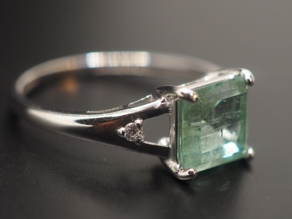 Серебряное кольцо с натуральным бериллом - 237