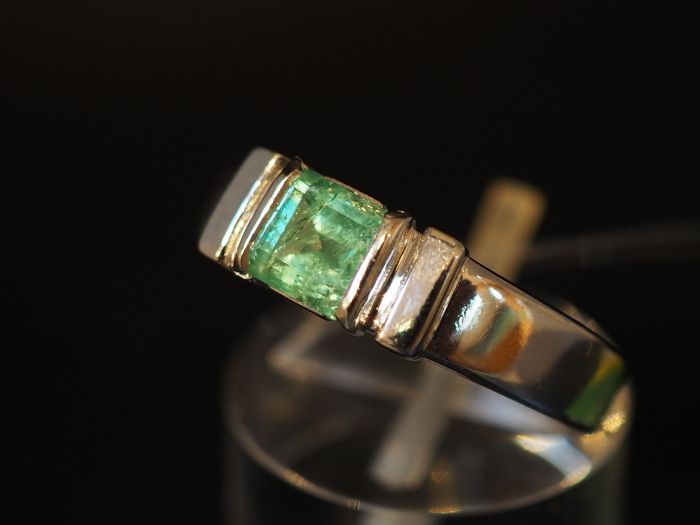 Серебряное кольцо с изумрудом 0.76 карат - 274