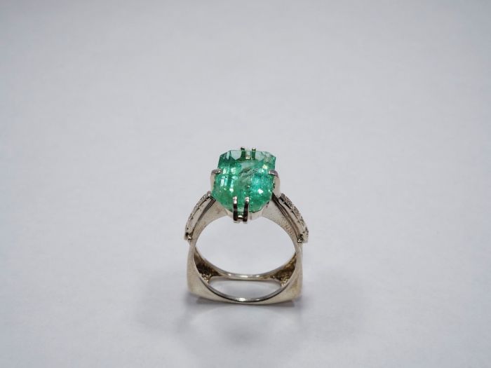 Серебряное кольцо с Уральским изумрудом 6.97 карат - 60