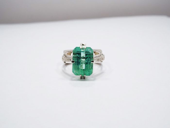 Серебряное кольцо с Уральским изумрудом 6.97 карат - 60