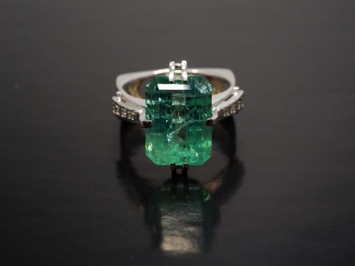 Серебряное кольцо с Уральским изумрудом 6.97 карат - 60