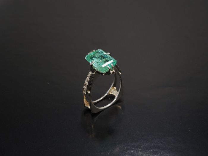 Серебряное кольцо с Уральским изумрудом 6.97 карат - 60