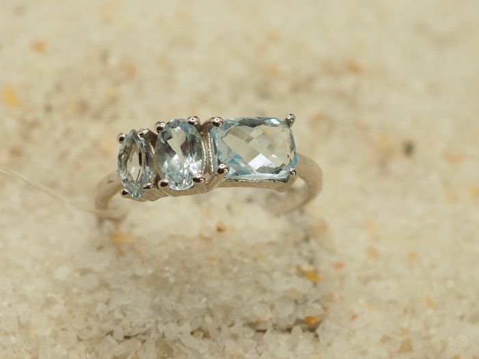 Серебряное кольцо с топазом-327