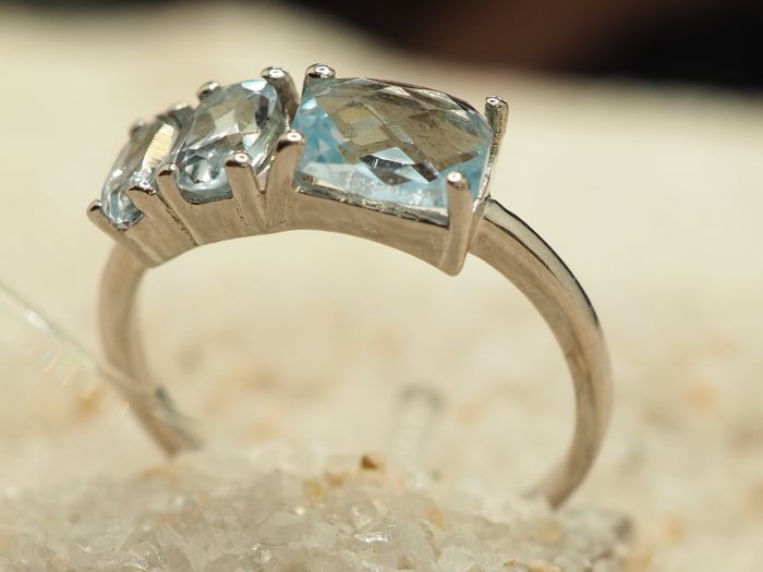 Серебряное кольцо с топазом-327