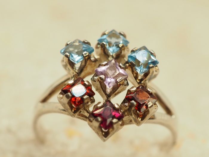 серебренное кольцо с топазом, гранатом,аметистом-461