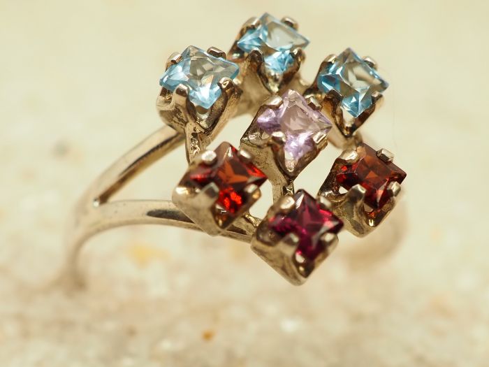 серебренное кольцо с топазом, гранатом,аметистом-461